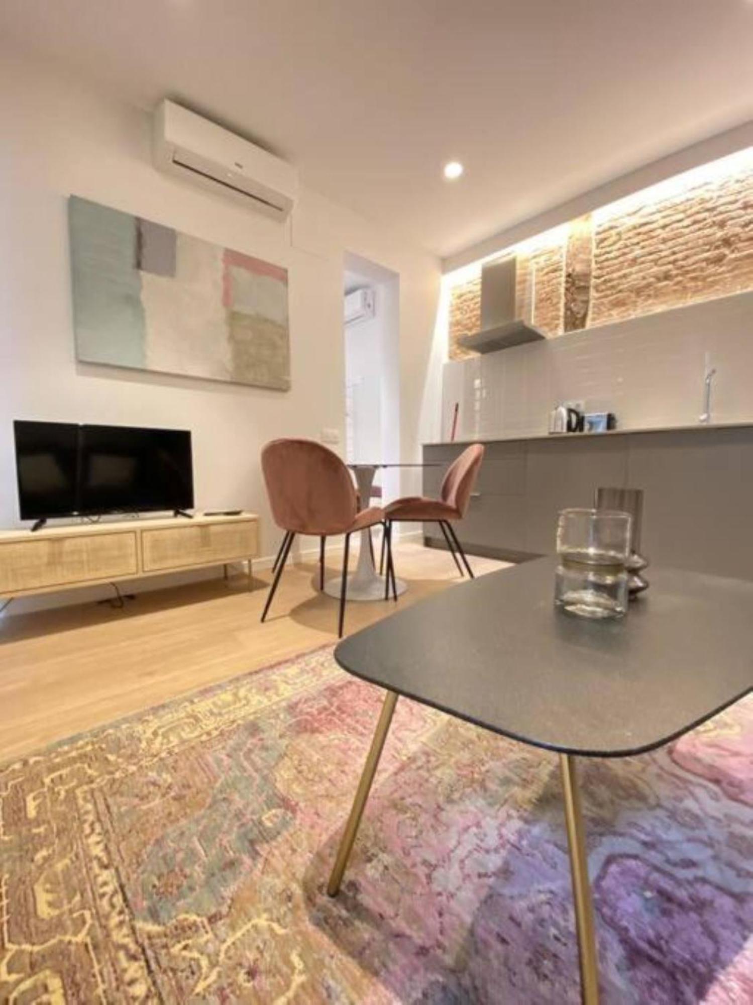 Apartamentos En La Latiina Madrid Exterior photo